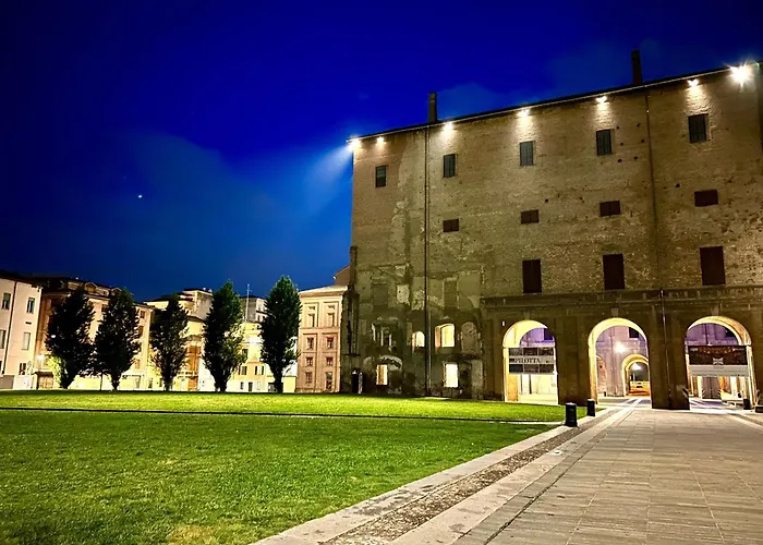 Pilotta's Balcony Apartment *